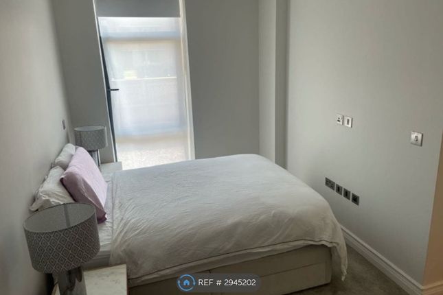 Flat, Littleworth Road, Esher photo 3