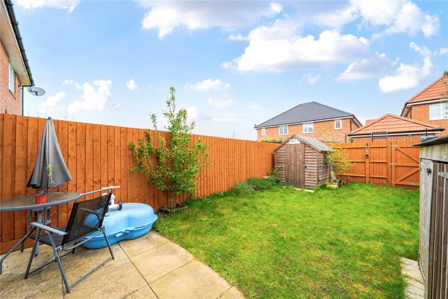 22, Clockbarn Way, Surrey photo 3