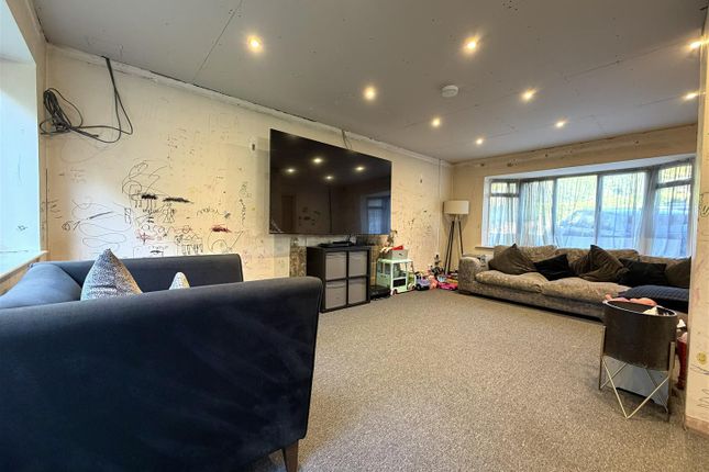 Foster Close, Stevenage photo 2