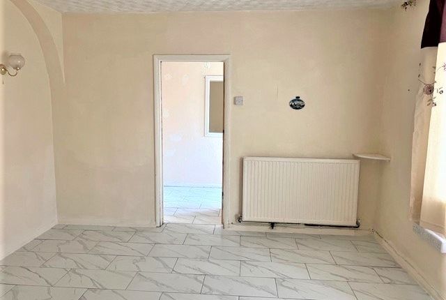 26, Gatehope Drive, SOUTH OCKENDON photo 5