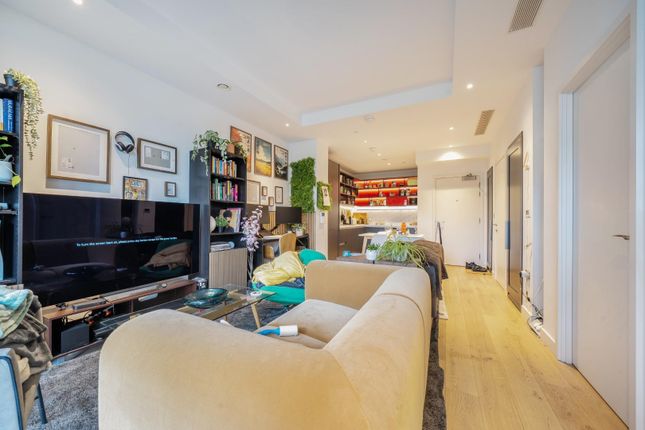 96 Lookout Lane, London photo 4