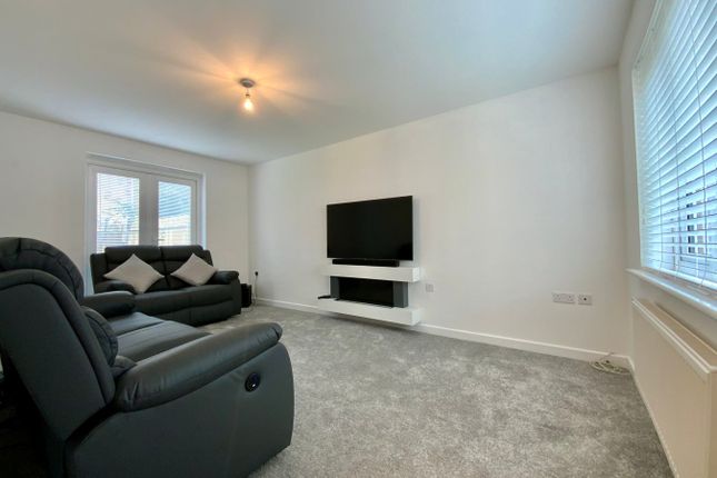 118, Coed Celynen Drive, Newport photo 3
