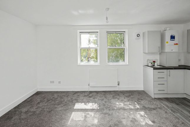 Flat 11,  22-24 Great Western Road, London photo 3