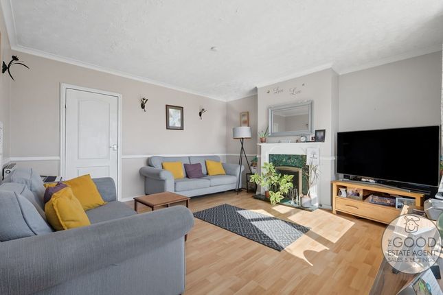 124, Englands Lane, Loughton photo 3