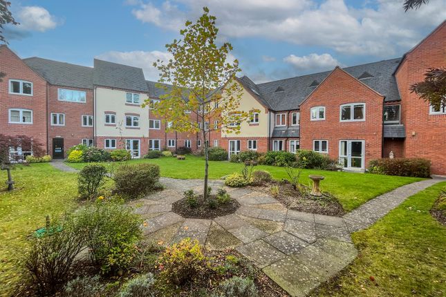 Flat for sale in Montgomery Court, Coventry Road, Warwick