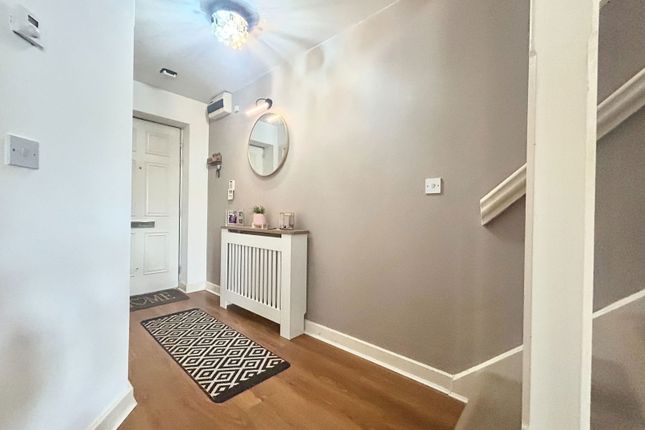 4, Donnington Court, Dudley photo 2
