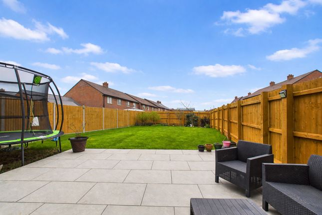 55 Atkins Way, Aylesbury photo 2