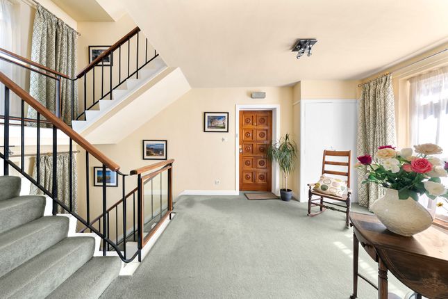 Apt 6, The Pantiles, Harrogate photo 4
