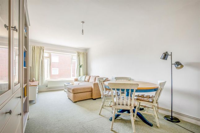 11, Palmeira House, Palmeira Avenue, Hove photo 4