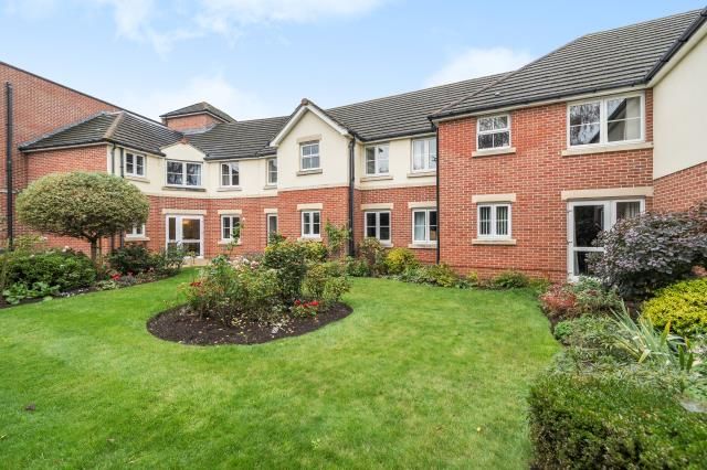 Apartment 19 Passfield Lodge, 88, Guildford Road, Lightwater photo 4