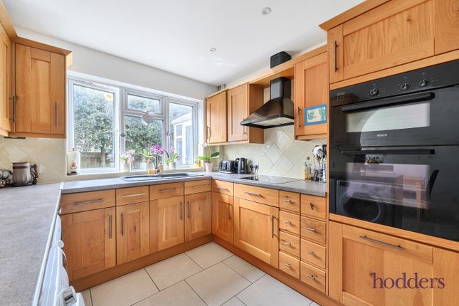 12, Jersey Close, Chertsey photo 3