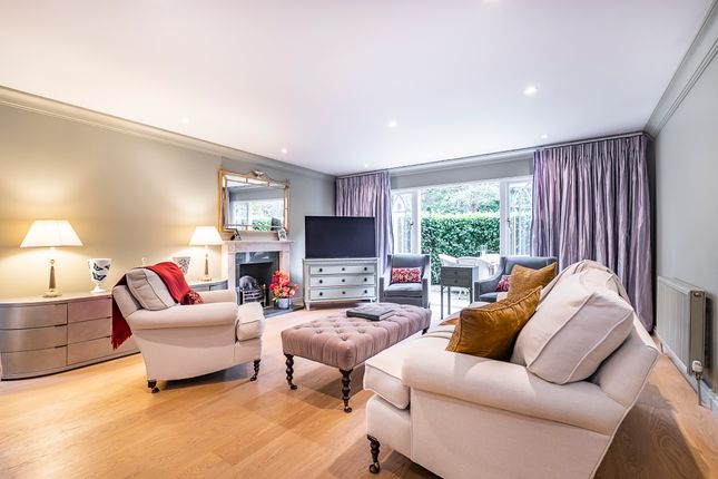 Flat for sale in Parkside, London