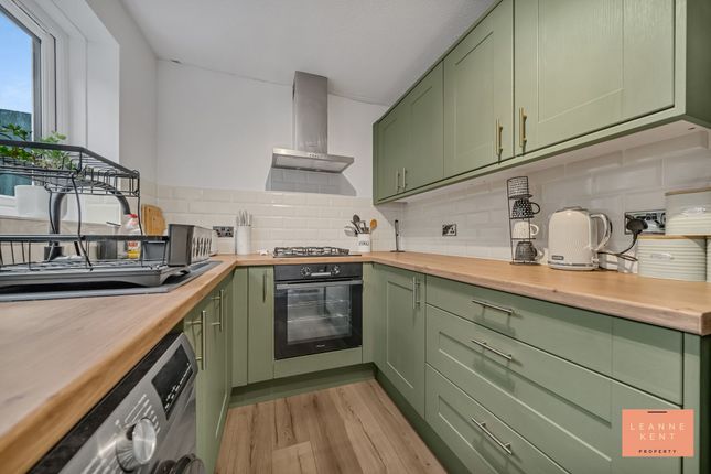 11 Brynawel, Caerphilly photo 3