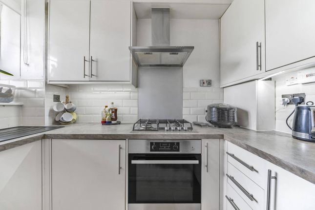 Thumbnail Flat to rent in County Street, Elephant And Castle, London