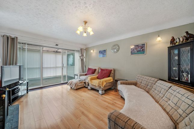 15 Cronton Park Avenue, Widnes photo 3