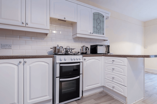 Terraced house to rent in Alloa Road, London