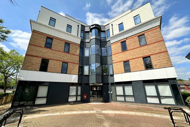 Thumbnail Flat for sale in London Road, Bracknell, Berkshire