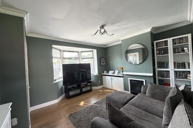 54, Hadfield Crescent, Ashton-Under-Lyne photo 2