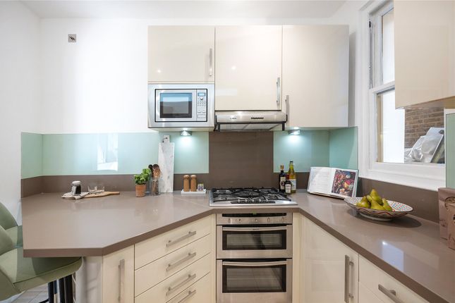 Flat 15, 16, Pembridge Square, London photo 3
