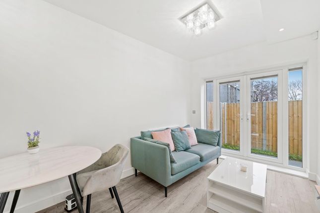 Flat to rent in Perryn Road, London