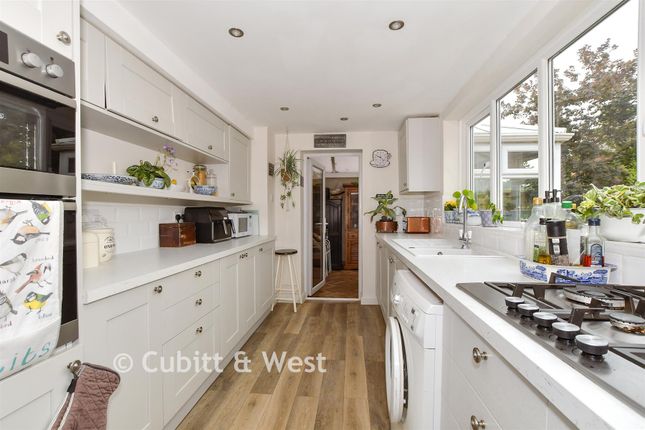 32, Spierbridge Road, Storrington photo 4