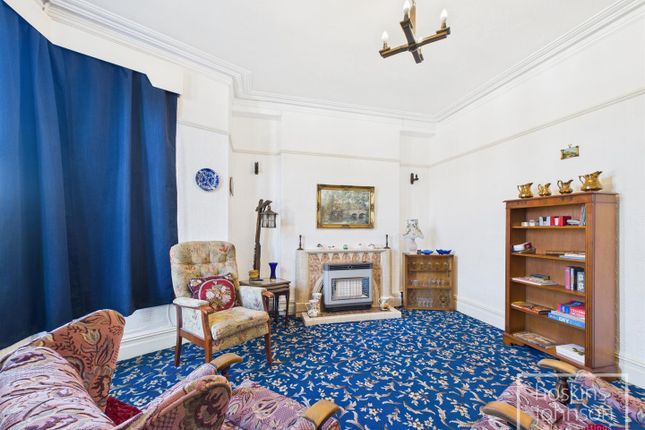 9, Lanelay Crescent, Pontypridd photo 3