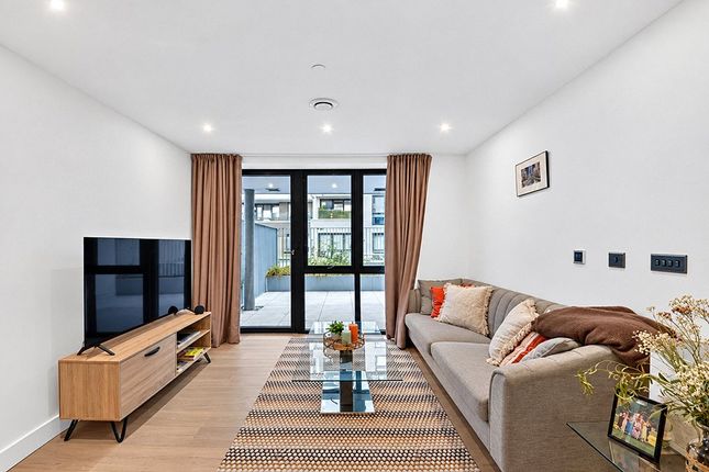 Flat 8 Clapham Place, 340A, Clapham Road, Brixton photo 3