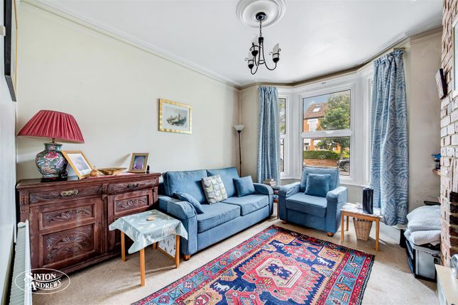 37, Cranmer Avenue, London photo 4