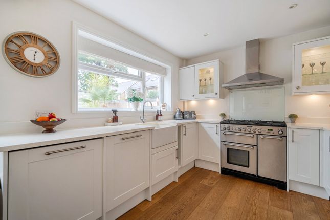 68, Minsterley Avenue, Shepperton photo 3