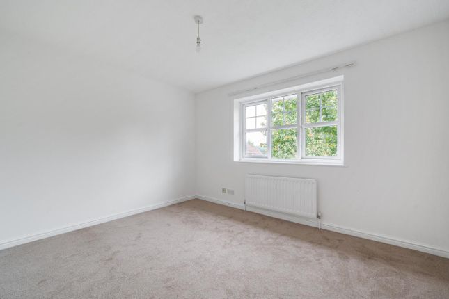 9, Picton Close, Camberley photo 4
