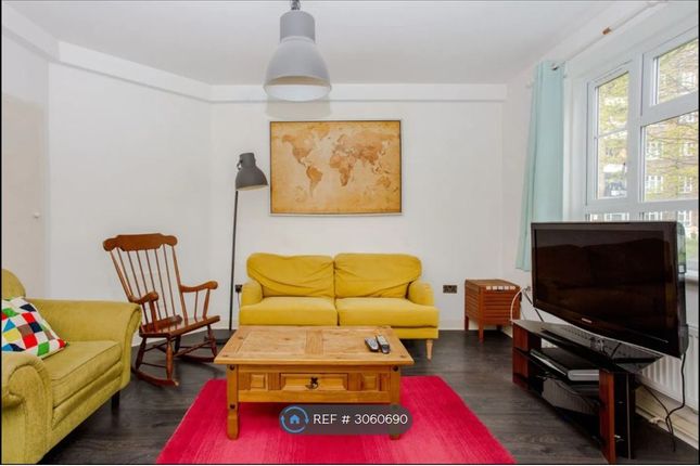 Flat, Carteret House White City Estate, London photo 3