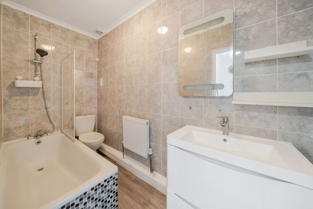 15C, Leonard Road, London photo 4