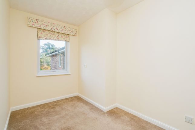 19, Cedar Court (Addlestone), Addlestone photo 5