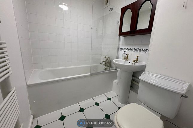 Flat, Cedar Road, Sutton photo 5