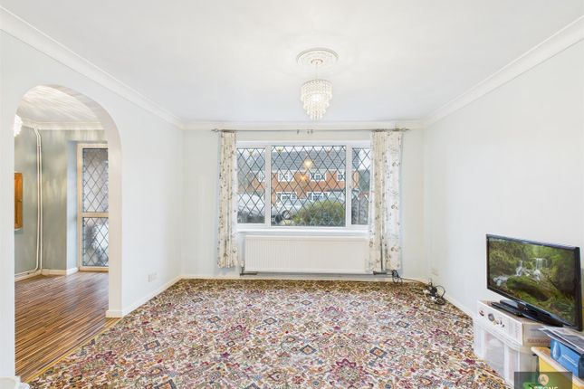 22, Stafford Road, Crawley photo 2
