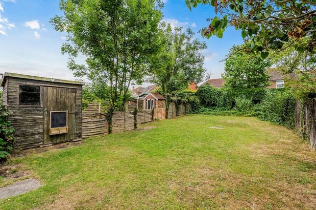 76 Cheshire Gardens, Chessington photo 4