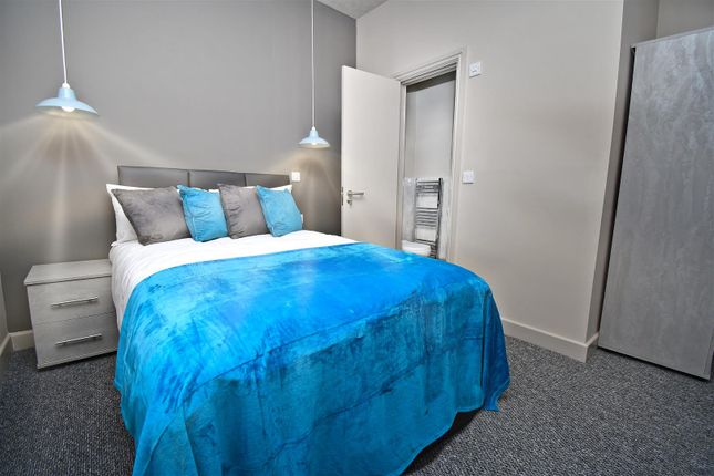 Room 1, 71, Coal Clough Lane, Burnley photo 2