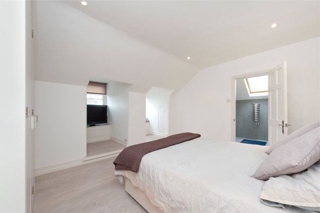 Maisonette to rent in Lauderdale Road, Maida Hill