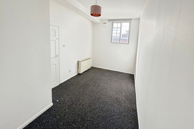 Flat 6, 45, Green Street, Gillingham photo 3