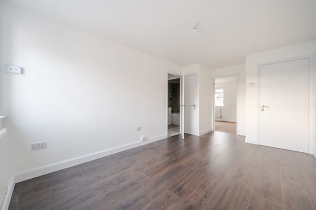 7, Falcon Close, Fareham photo 2