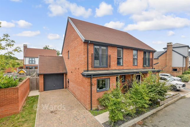 3-bed semi-detached on 6, Green Mews, Ashford, £350,000