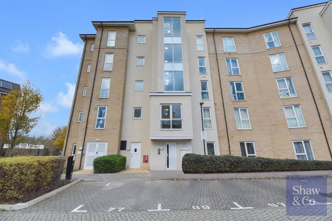 3-bed flat on Mayfair Court, Flat 29, Hunting Place, Hounslow, £380,000