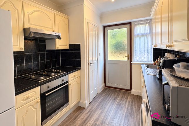 12 Glebe Court, Glebe Road, Middx photo 5