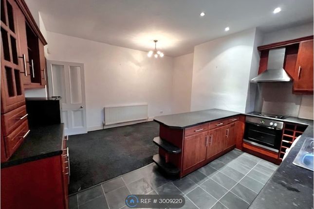 Leeds Road, Dewsbury photo 3