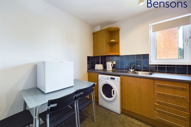 Flat to rent in Hutton Drive, East Kilbride, South Lanarkshire
