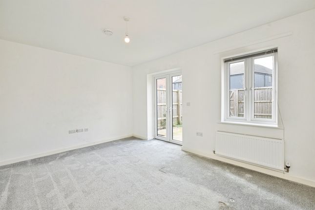 1, Chubb Close, Chard photo 3