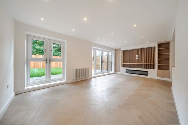 126, Courtlands Avenue, Lee photo 2