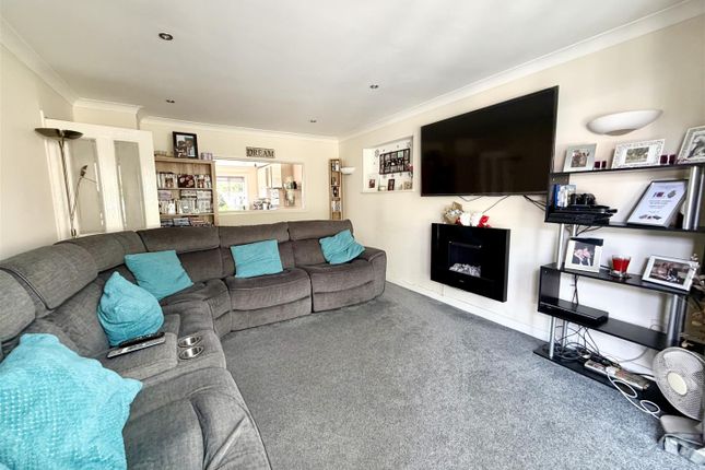 3, Egdon Court, Poole photo 2