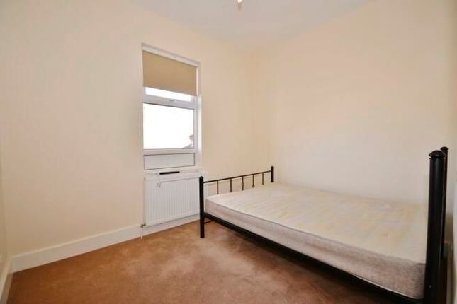 End terrace house for sale in Oakleigh Road South, London