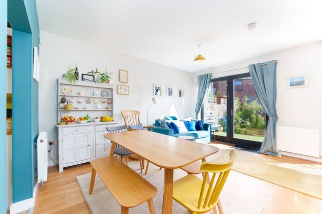 49 Derwent Way, York photo 3